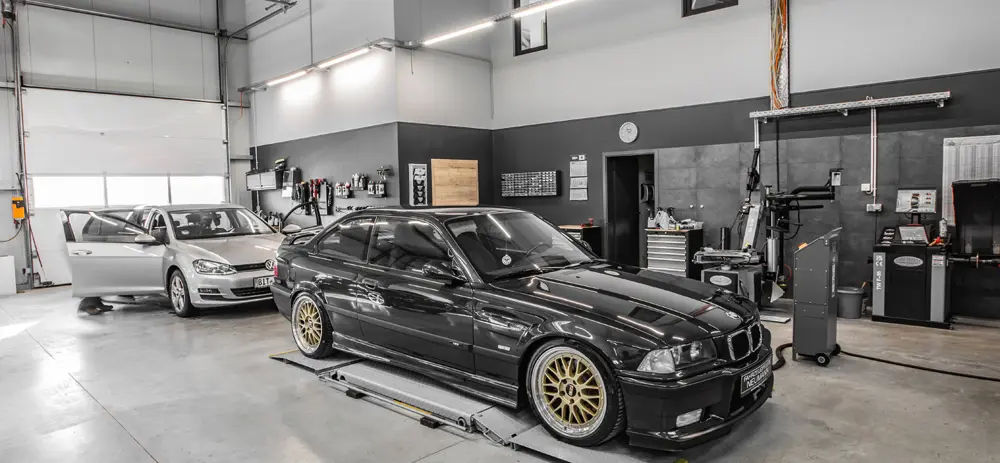BMW E36 als Liebhaberfahrzeug in der Werkstatt von Fahrzeugpflege Neumann