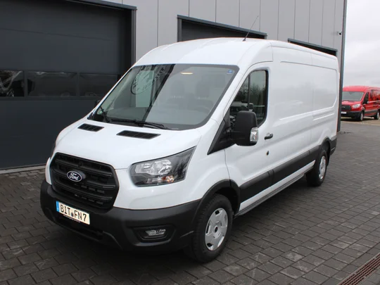 Ford Transit L3H2 aus dem Mietangebot von Fahrzeugpflege Neumann