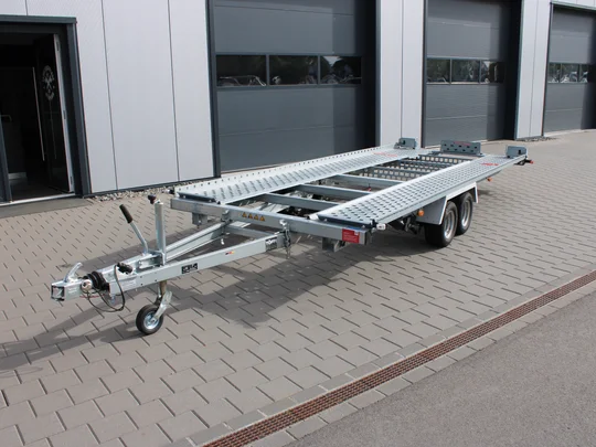 Autotransportanhänger aus dem Mietangebot von Fahrzeugpflege Neumann